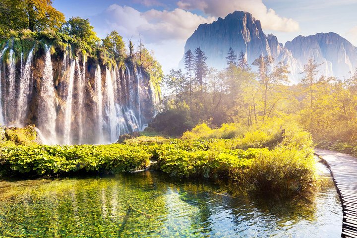 Guided transfer from Zagreb to Split with Plitvice Lakes stop