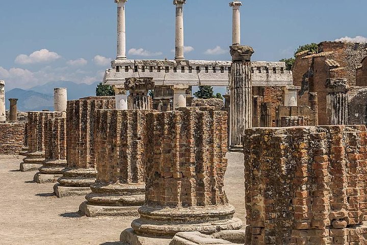 Pompeii Guided Premium Tour From Naples