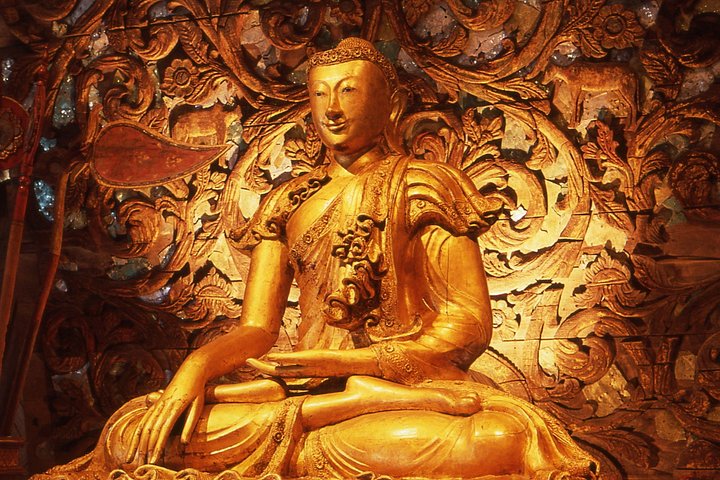 Explore Chiang Rai: City and Temples Experience