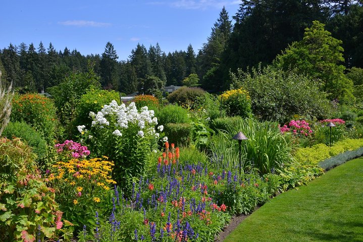 Victoria & Butchart Gardens Tour with Ferry from Vancouver