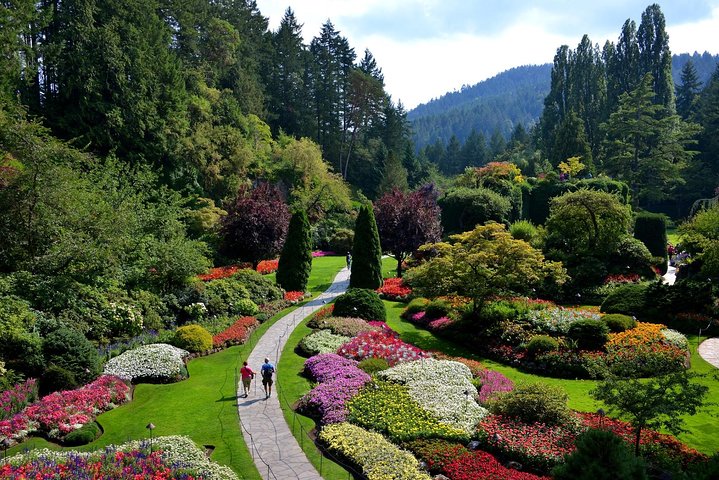 Victoria & Butchart Gardens Tour with Ferry from Vancouver