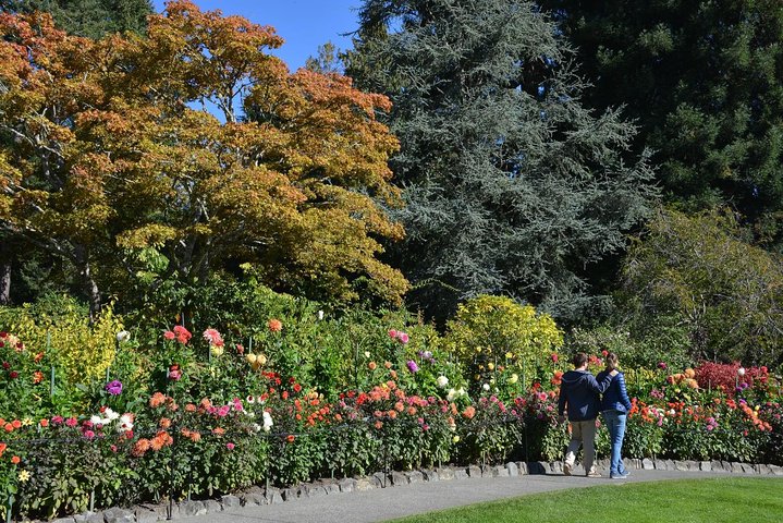 Victoria & Butchart Gardens Tour with Ferry from Vancouver