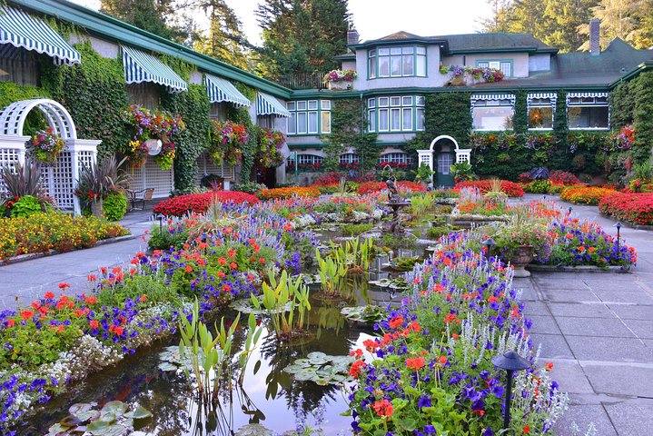 Victoria & Butchart Gardens Tour with Ferry from Vancouver