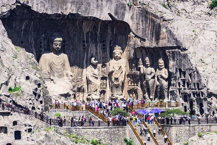 Private Day Tour to Shaolin Temple and Longmen Grottoes from Zhengzhou