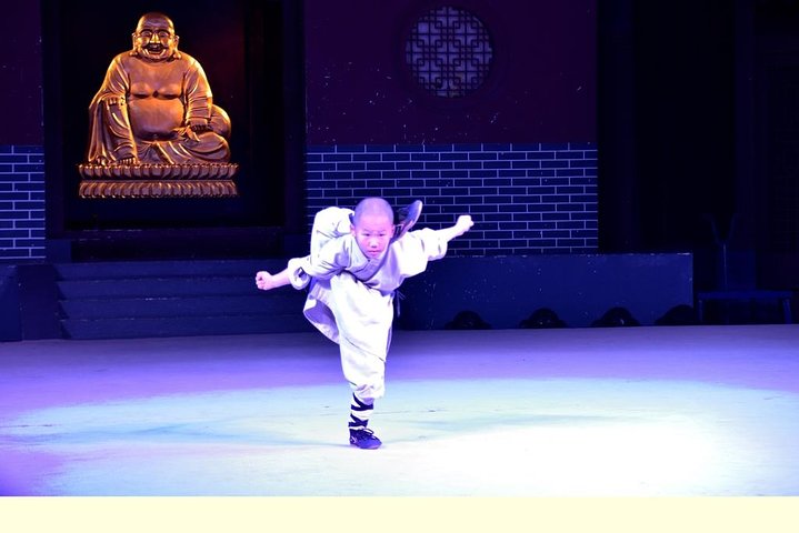Private Day Tour to Shaolin Temple and Longmen Grottoes from Zhengzhou