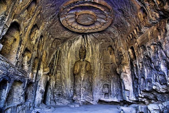 Private Day Tour to Shaolin Temple and Longmen Grottoes from Zhengzhou