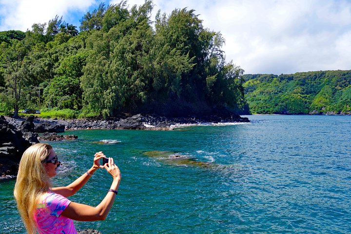 Maui: Famous Road to Hana Waterfalls and Lunch by Mercedes Van