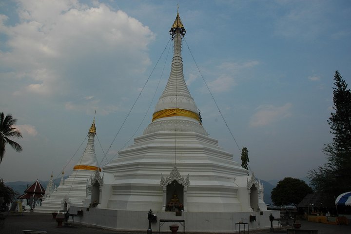 Mae Hong Son City & Temples Tour