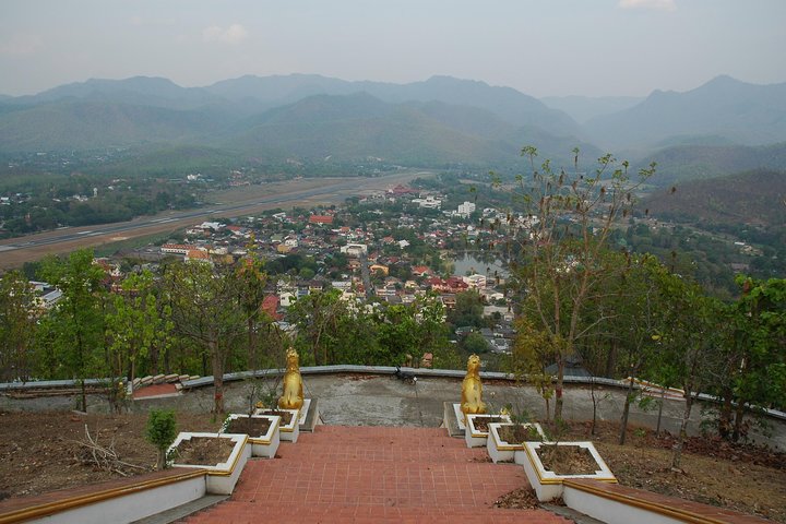 Mae Hong Son City & Temples Tour
