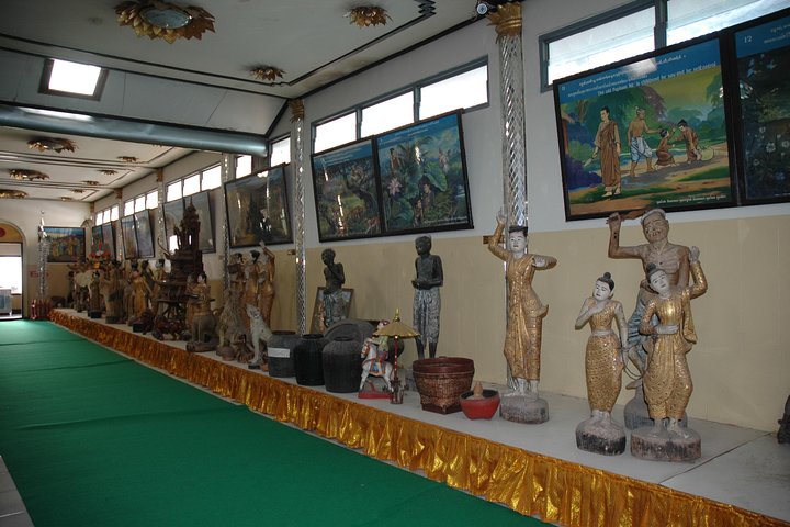 Mae Hong Son City & Temples Tour