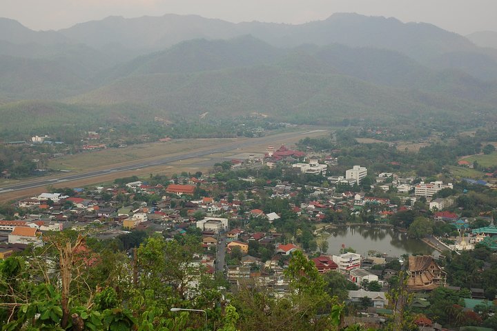 Mae Hong Son City & Temples Tour
