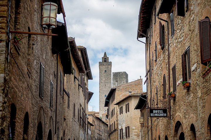 Tuscany Day Trip from Florence: Siena, San Gimignano, Pisa and Lunch at a Winery