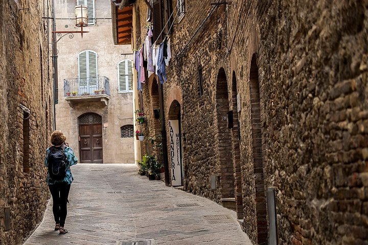 Tuscany Day Trip from Florence: Siena, San Gimignano, Pisa and Lunch at a Winery