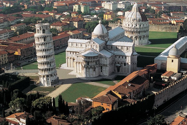 Tuscany Day Trip from Florence: Siena, San Gimignano, Pisa and Lunch at a Winery