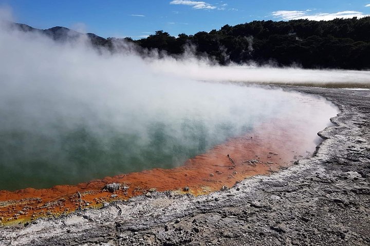 Rotorua based Small Group Morning Tour Waimangu and Wai O Tapu