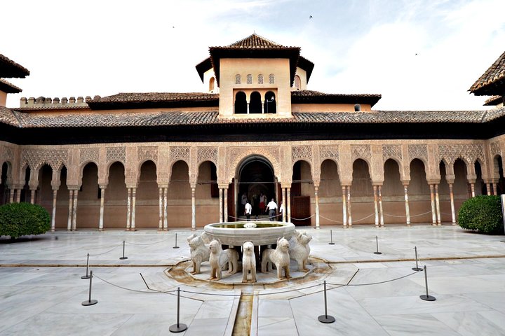 Granada: Alhambra and Nasrid Palaces Ticket with Audioguide