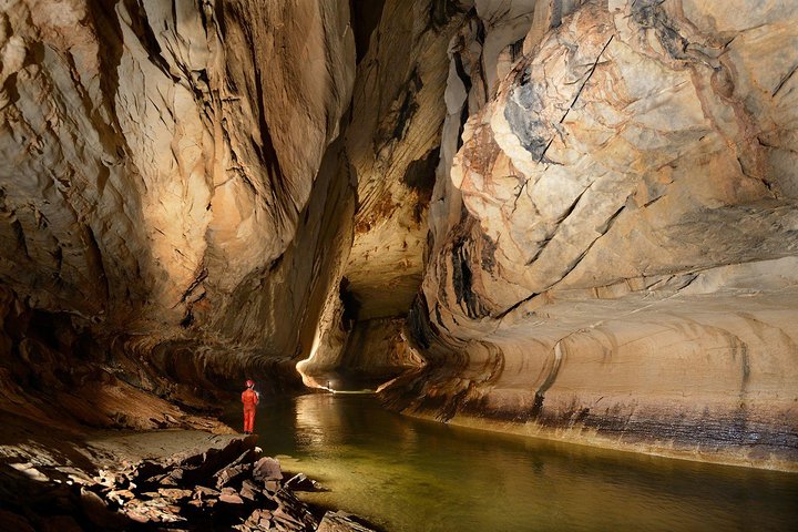 4 Days 3 Nights Mulu 4 Showcaves with Pinnacles
