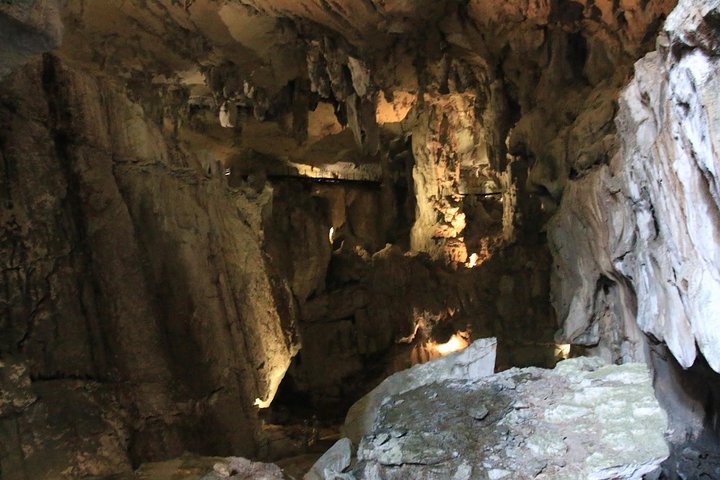 4 Days 3 Nights Mulu 4 Showcaves with Pinnacles