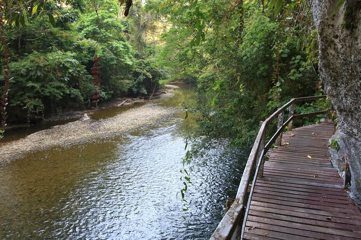 4 Days 3 Nights Mulu 4 Showcaves with Pinnacles