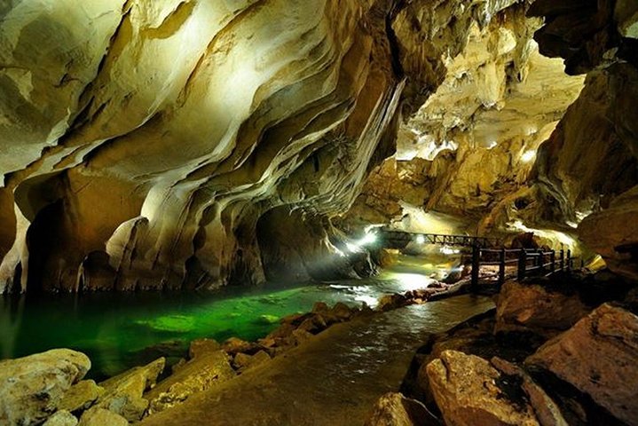 4 Days 3 Nights Mulu 4 Showcaves with Pinnacles