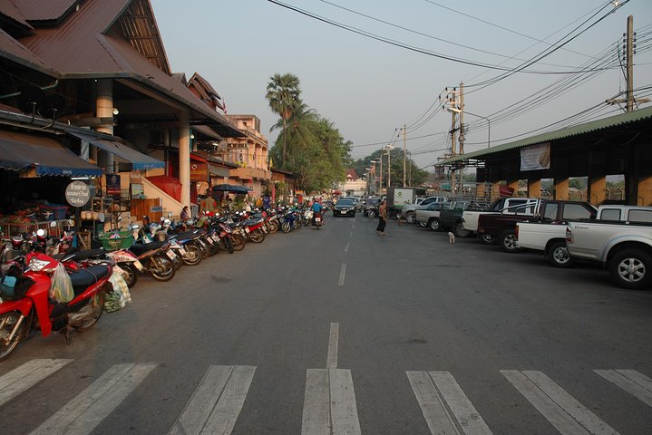 Monks Morning Almsgiving Tour – Traditional Food Offering