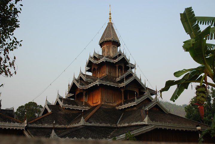 Monks Morning Almsgiving Tour – Traditional Food Offering