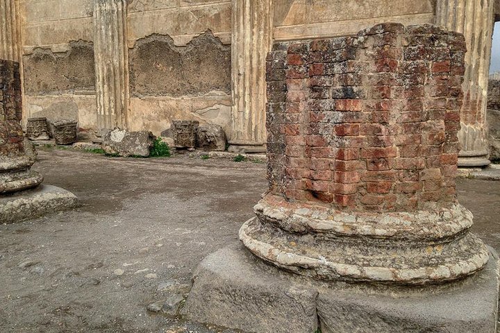 Pompeii and Amalfi Coast Private Day Trip with Pick Up