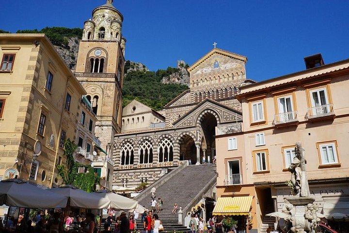 Pompeii and Amalfi Coast Private Day Trip with Pick Up