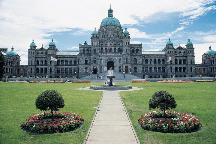From Vancouver: Victoria, Butchart Gardens, & Gulf Islands Cruise