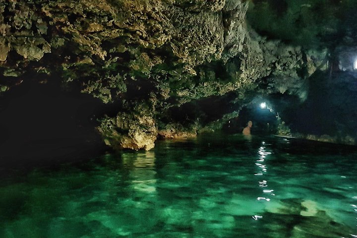 5 Days 4 Nights Mulu Showcaves with Headhunter Trails