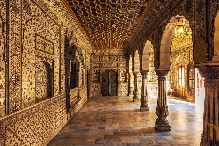 Bikaner Full Day Sightseeing with Bhandeshwari Jain Temple and Lunch