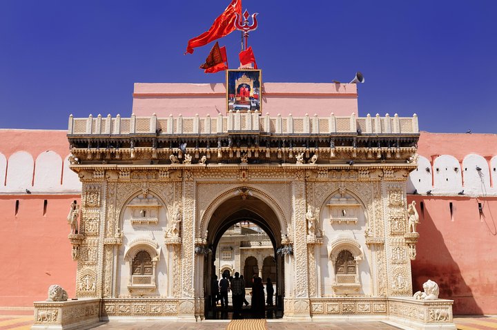 Bikaner Full Day Sightseeing with Bhandeshwari Jain Temple and Lunch