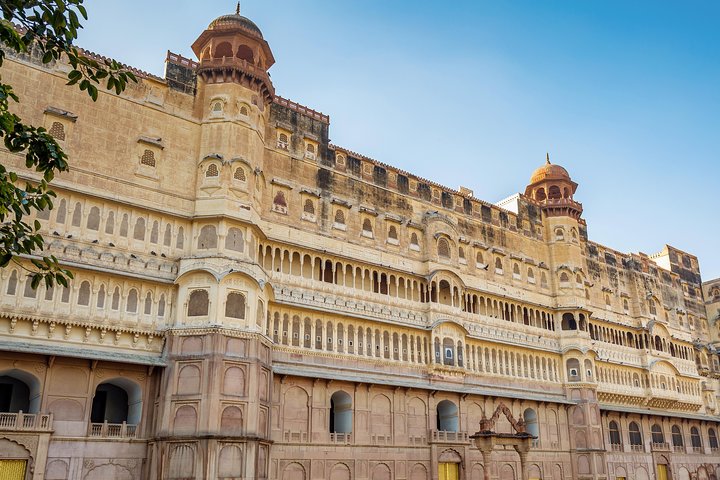 Bikaner Full Day Sightseeing with Bhandeshwari Jain Temple and Lunch