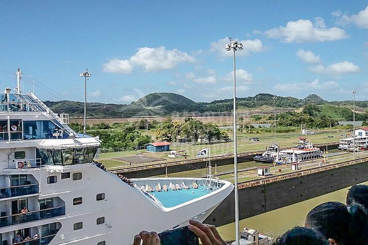 Colon Shore Excursion: Panama City and Canal Private Tour