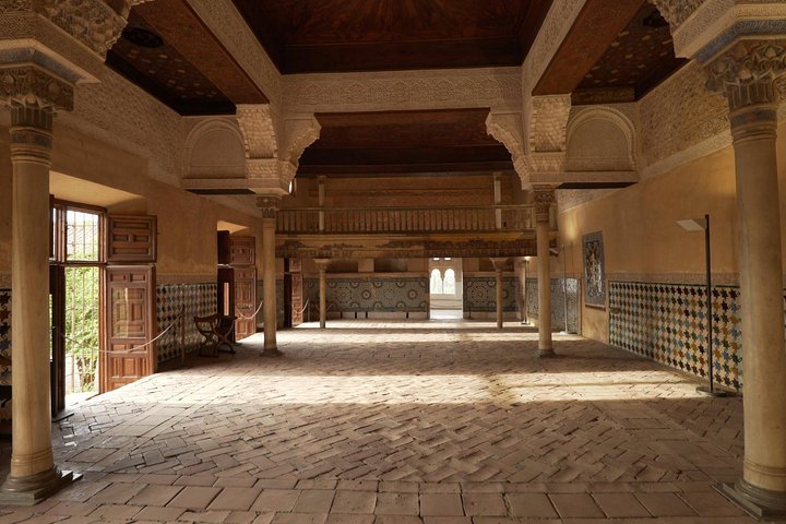 Granada: Alhambra and Nasrid Palaces Ticket with Audioguide