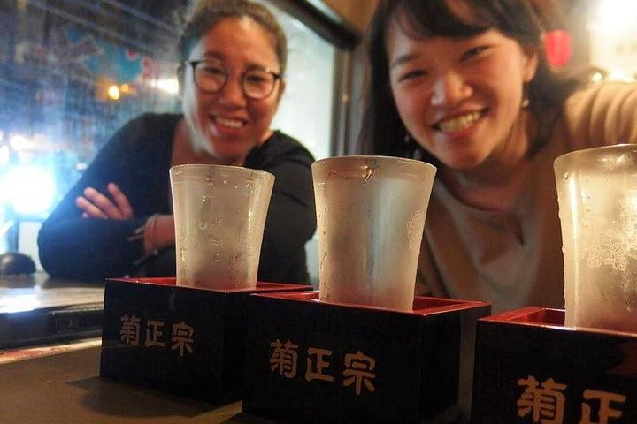 Osaka Bar Hopping Night Walking Tour in Namba (3 bars, 6 tastes)