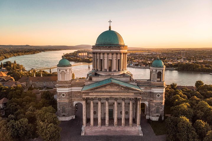 Bratislava-Budapest One-Way Sightseeing Transfer