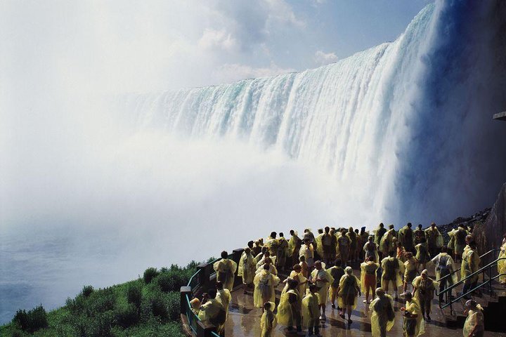 Toronto: Niagara Falls Sightseeing Tour + Boat, Journey & Lunch