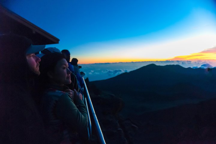Maui: Haleakala Sunrise Spectacular with Local Breakfast