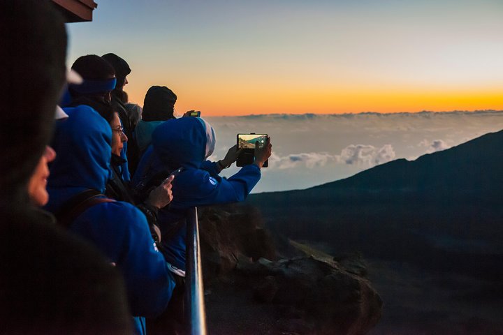 Maui: Haleakala Sunrise Spectacular with Local Breakfast