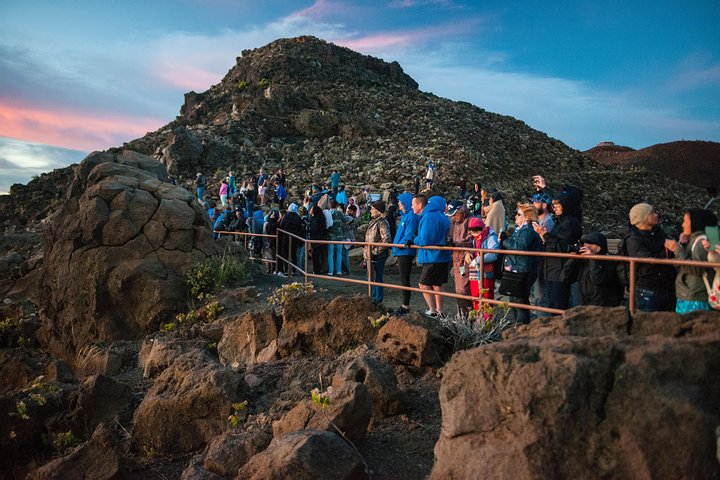 Maui: Haleakala Sunrise Spectacular with Local Breakfast