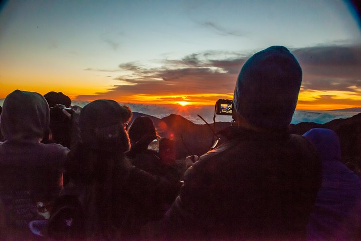 Maui: Haleakala Sunrise Spectacular with Local Breakfast