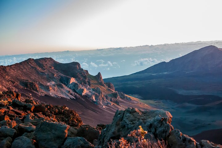 Maui: Haleakala Sunrise Spectacular with Local Breakfast