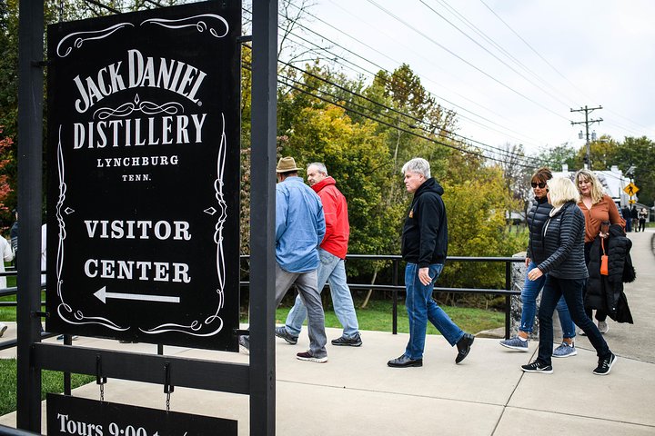 Nashville to Jack Daniel's Distillery Bus Tour + Whiskey Tastings