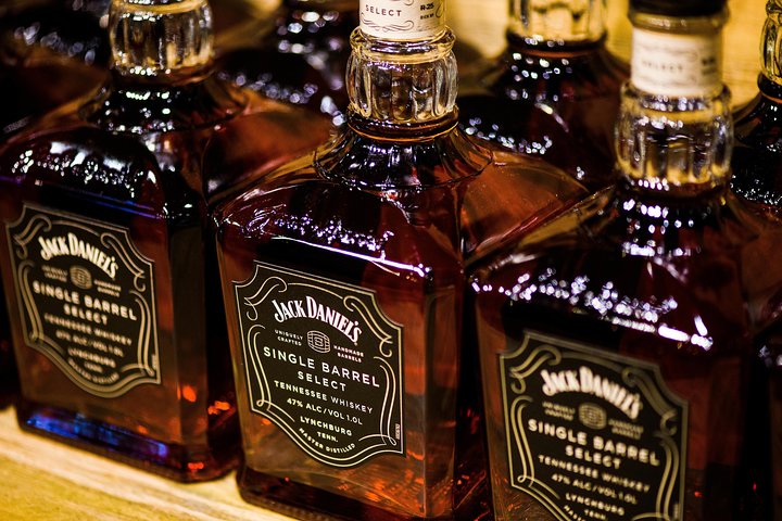 Nashville to Jack Daniel's Distillery Bus Tour + Whiskey Tastings