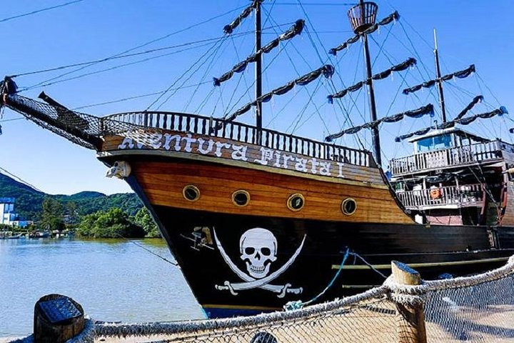 Combo Pirate Boat, Beach and Unipraias Park with transfers