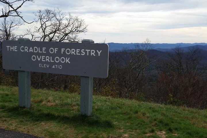 Blue Ridge Parkway and Waterfall Hiking Tour from Asheville