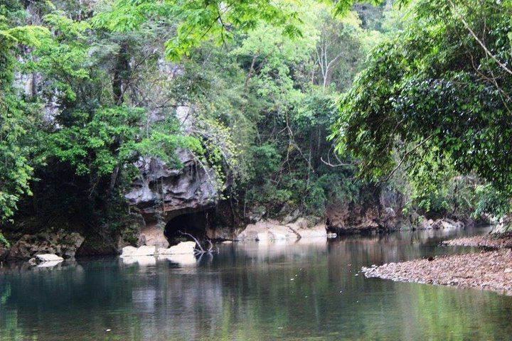 Cave Tubing and Altun Ha Mayan Ruin from Belize City with Lunch