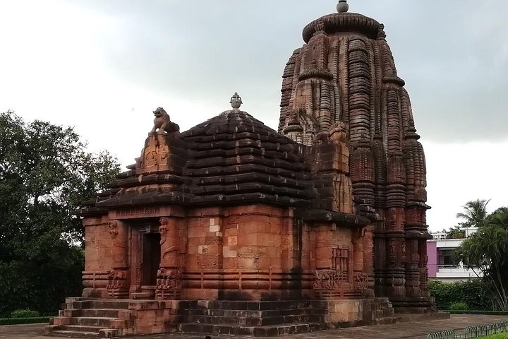 Bhubaneswar city tour & Konark Sun Temple in private car with guide