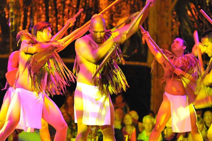 Kauai: Luau Kalamaku with Buffet Dinner and Show